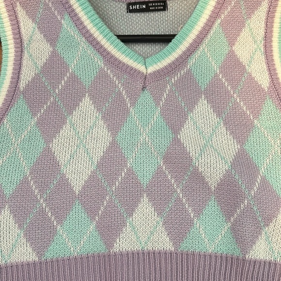 Cropped Vest - Picture 4 of 4